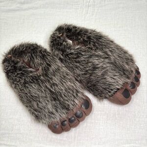 Wonder Nation Fuzzy Bear Paw Monster Slippers